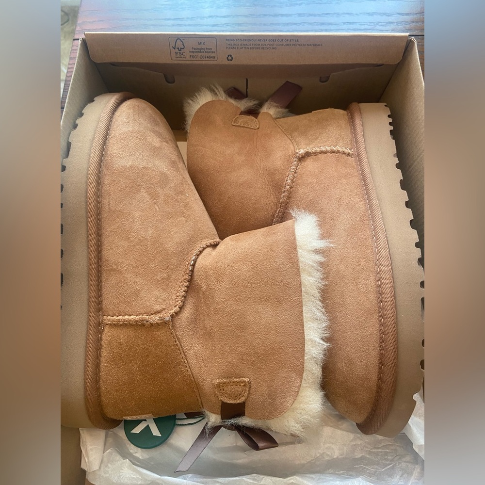 UGGS mini Bailey II boots Women’s size 6